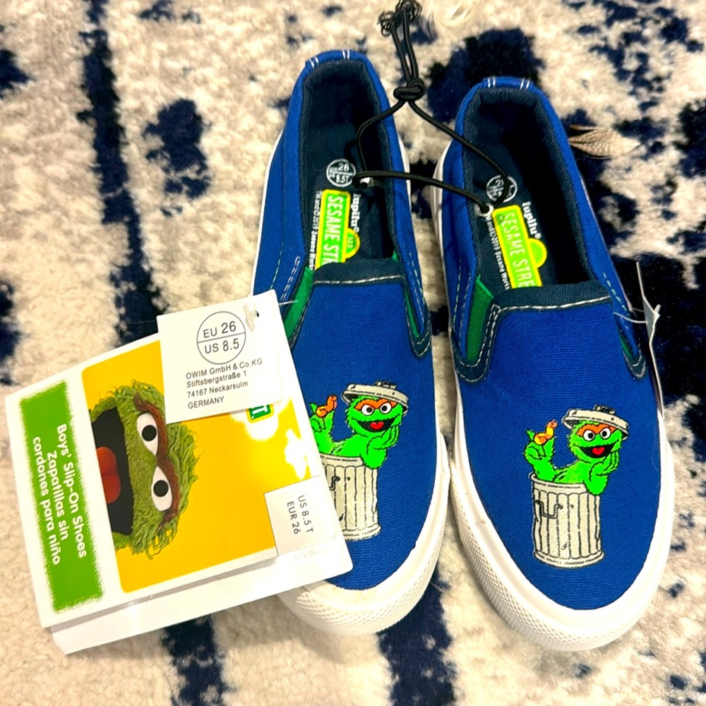 NWT never worn Sesame Street Oscar the Grouch slip-ons!
